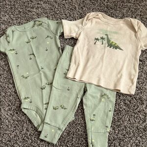 Carter’s Dinosaur Set